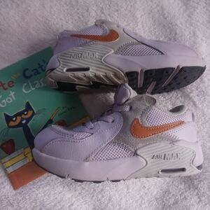 Lavender Nike Air Sneakers with Chunky Sole and Breathable Mesh